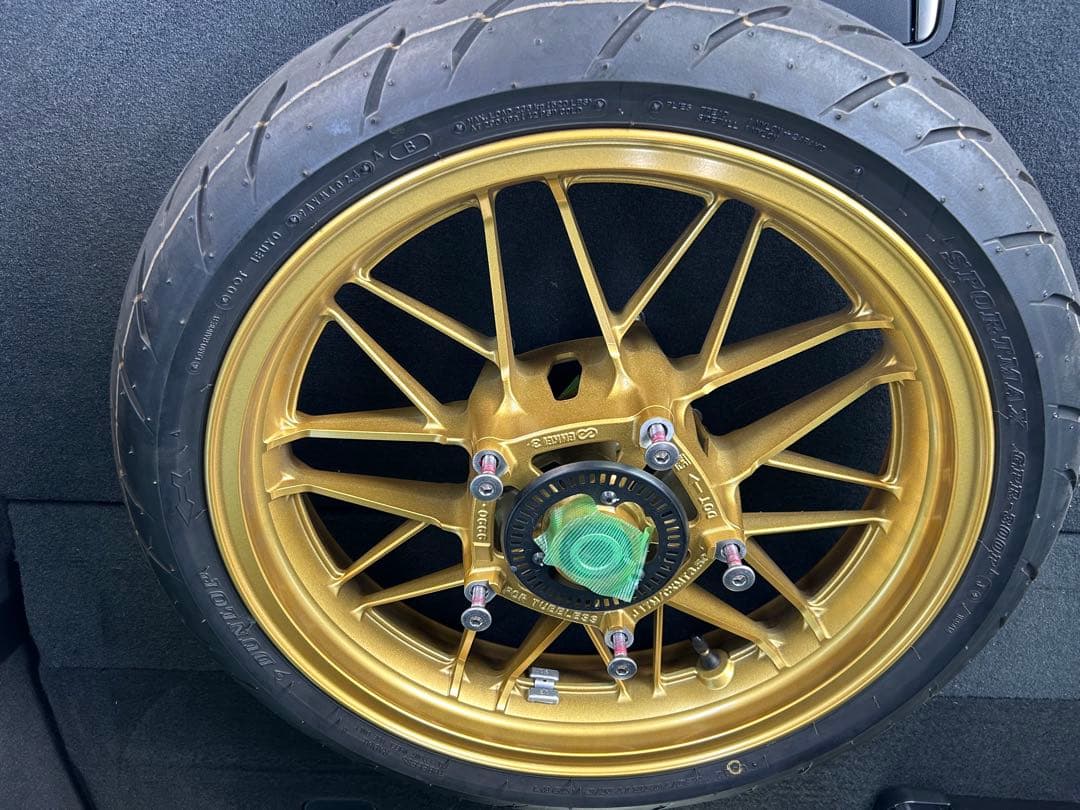 ☆わさび☆2025z900rsSE純正フロントホイール&タイヤ付