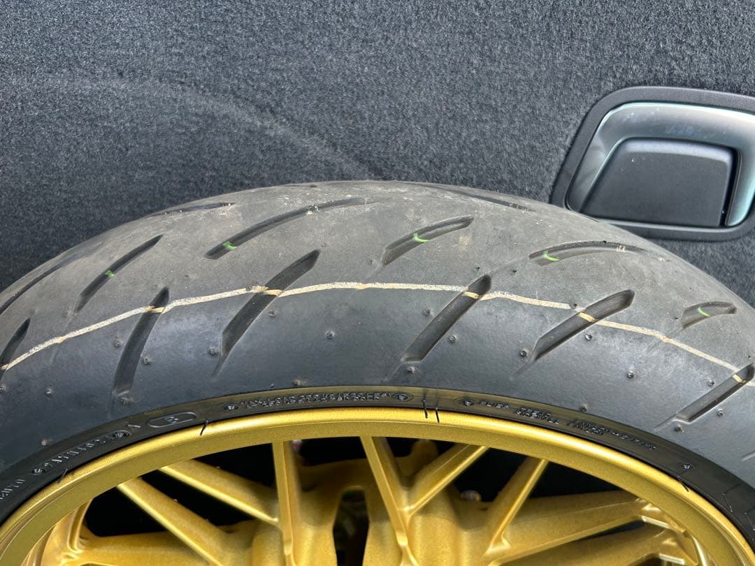 ☆わさび☆2025z900rsSE純正フロントホイール&タイヤ付