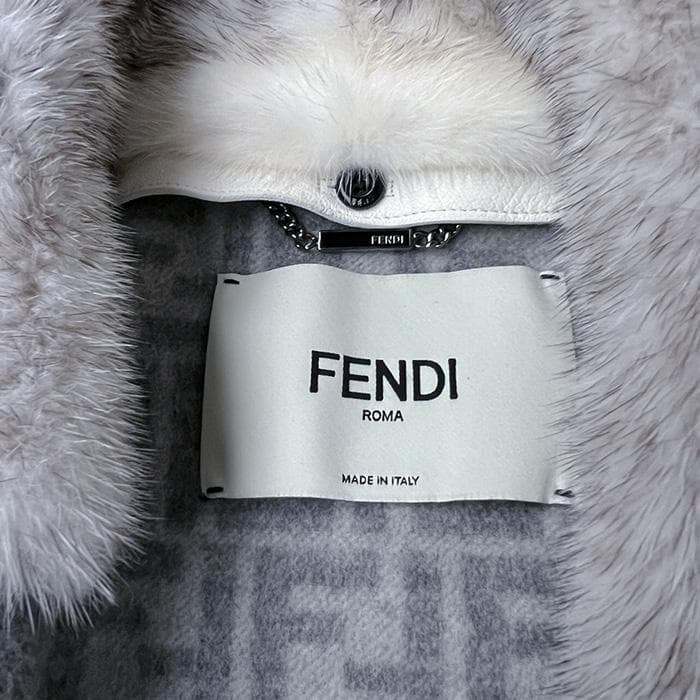 ビ*ン様 FENDI フェンディのロングコート　ダブルフェイス　FFロゴ　ミンク