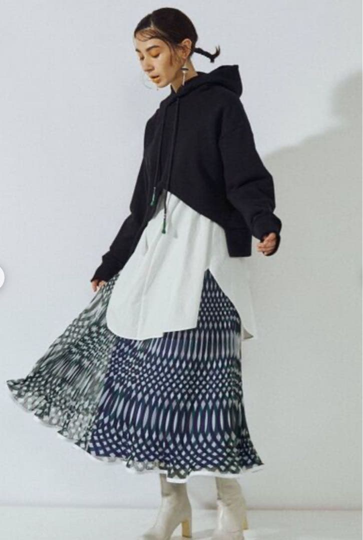 UN3D. ヘムカットショートフーディー