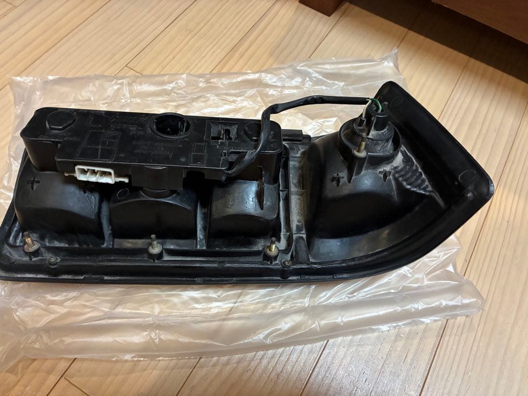 【AE86】 テールライト 助手席側 2ドア