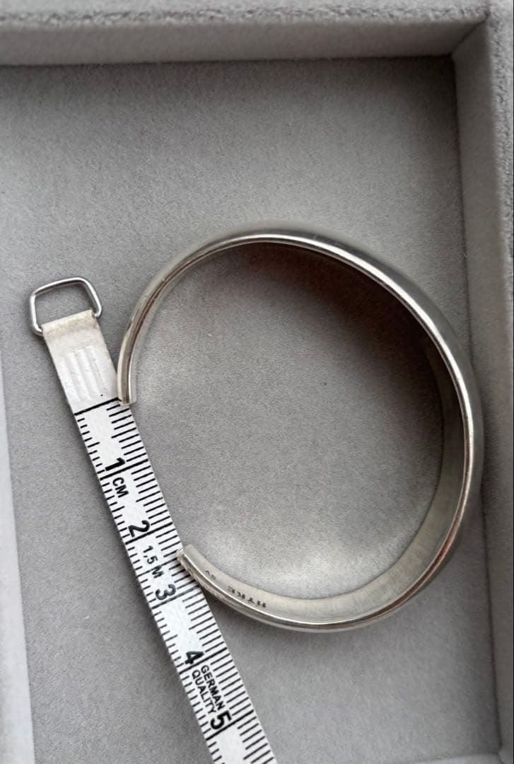 HYKE ハイク シルバー バングル