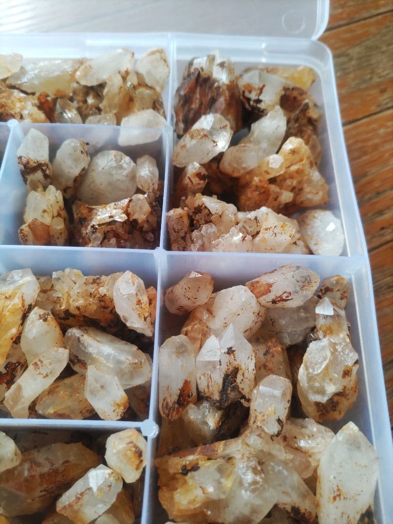 国産水晶、訳あり採掘水晶いろいろパワーストーン大量まとめ売り品分け途中でお得です