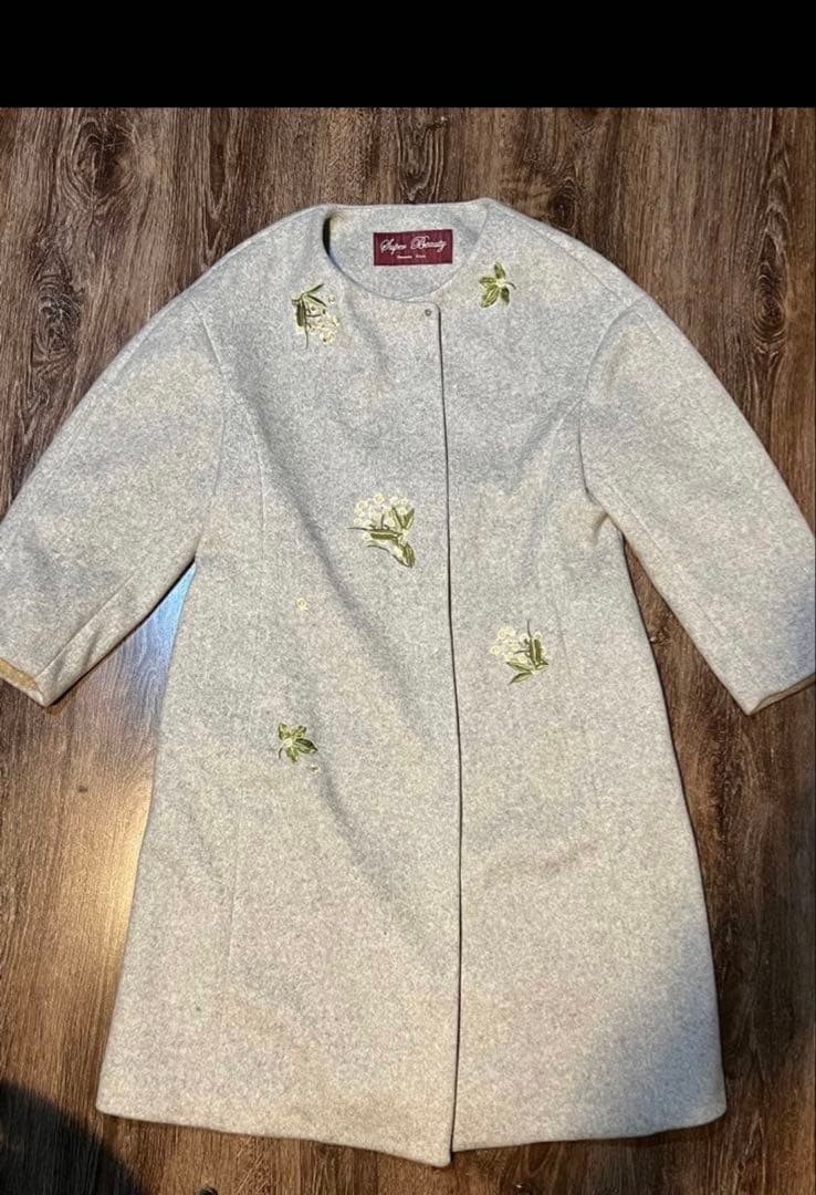 スーパービューティー　カモミール刺繍　コート