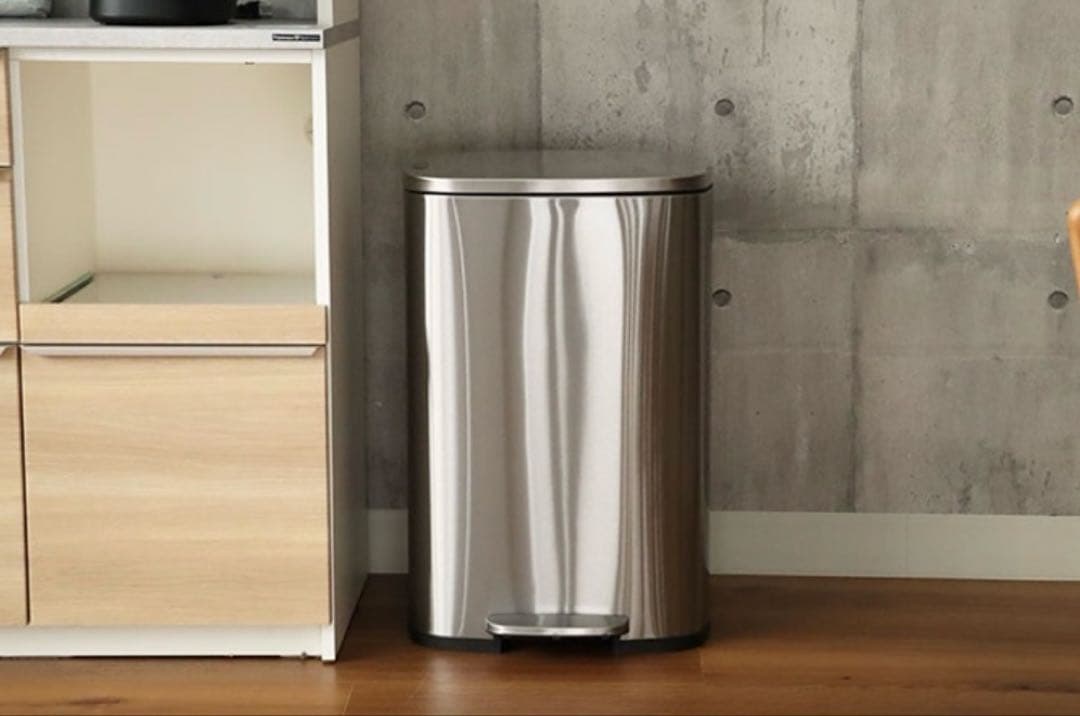 ステンレス製　フットペダル式ゴミ箱① 50L 45L対応
