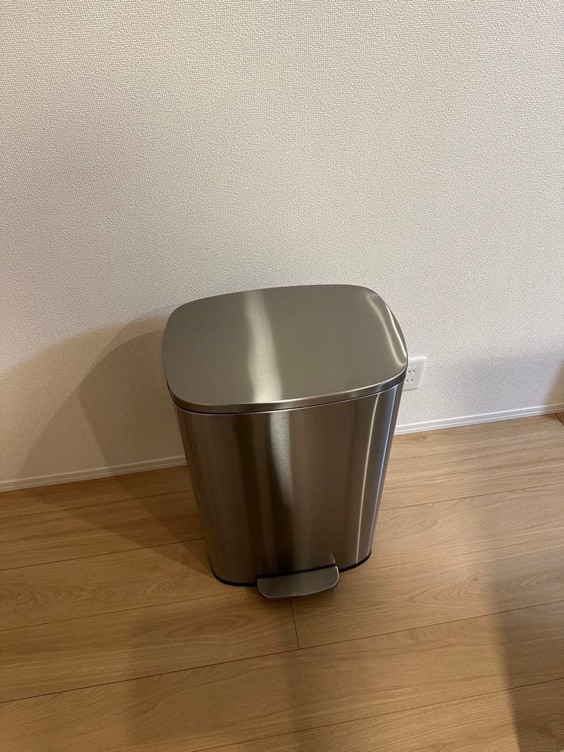 ステンレス製　フットペダル式ゴミ箱① 50L 45L対応