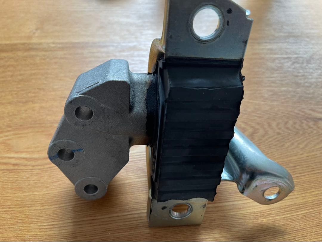 アバルト595エンジンマウント アバルト595ミッションマウント