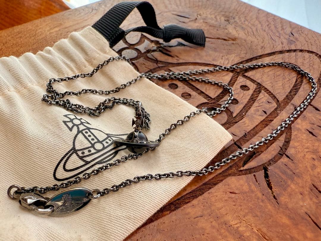 公式完売/未使用正規品 VivienneWestwoodプチ/黒サテライトオーブ