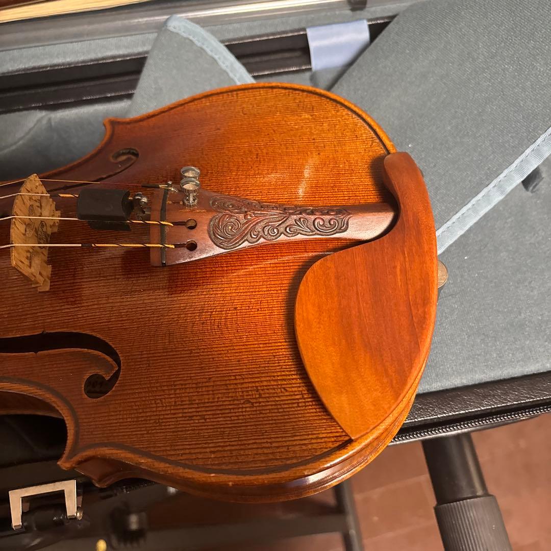 このちゃん高精度軽量バイオリン4/4顎当グァルネリ型チタニウム