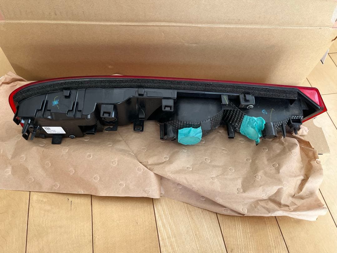 DA17W エブリィ ワゴン PZターボ / 純正 テールランプ右