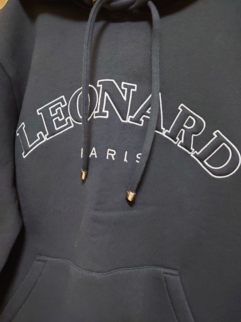 最終！★未使用タグ付き★レオナール 極近年 フーディ ブラック42 44