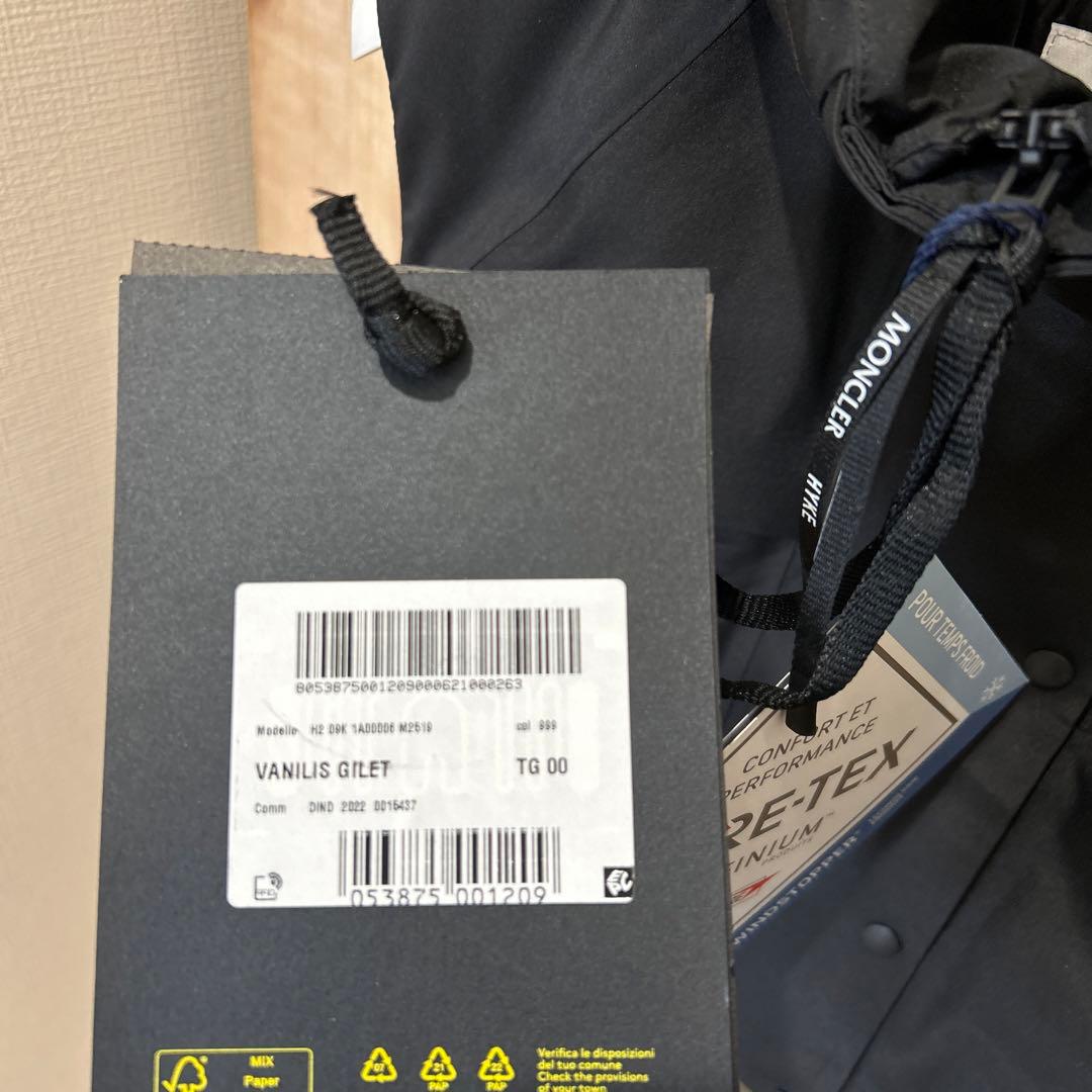 MONCLER x HYKE　ダウンベスト VANILIS ハイク