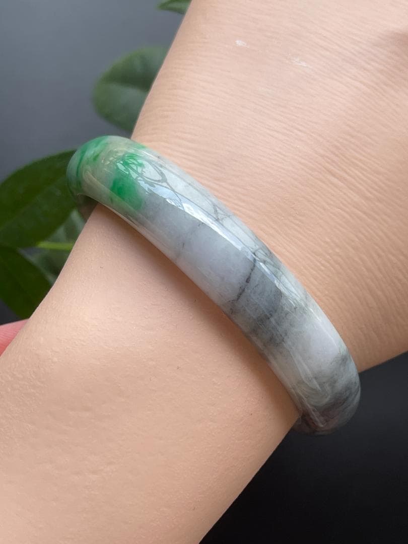 遮断離値下げ処分・電子鑑別書付陽緑黒い花翡翠（烏鶏)天然本翡翠バングル57mm