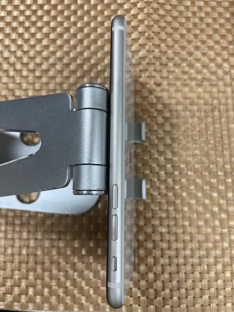 iPhone SE 第3世代 64 GB スターライトSIMフリー【2659】