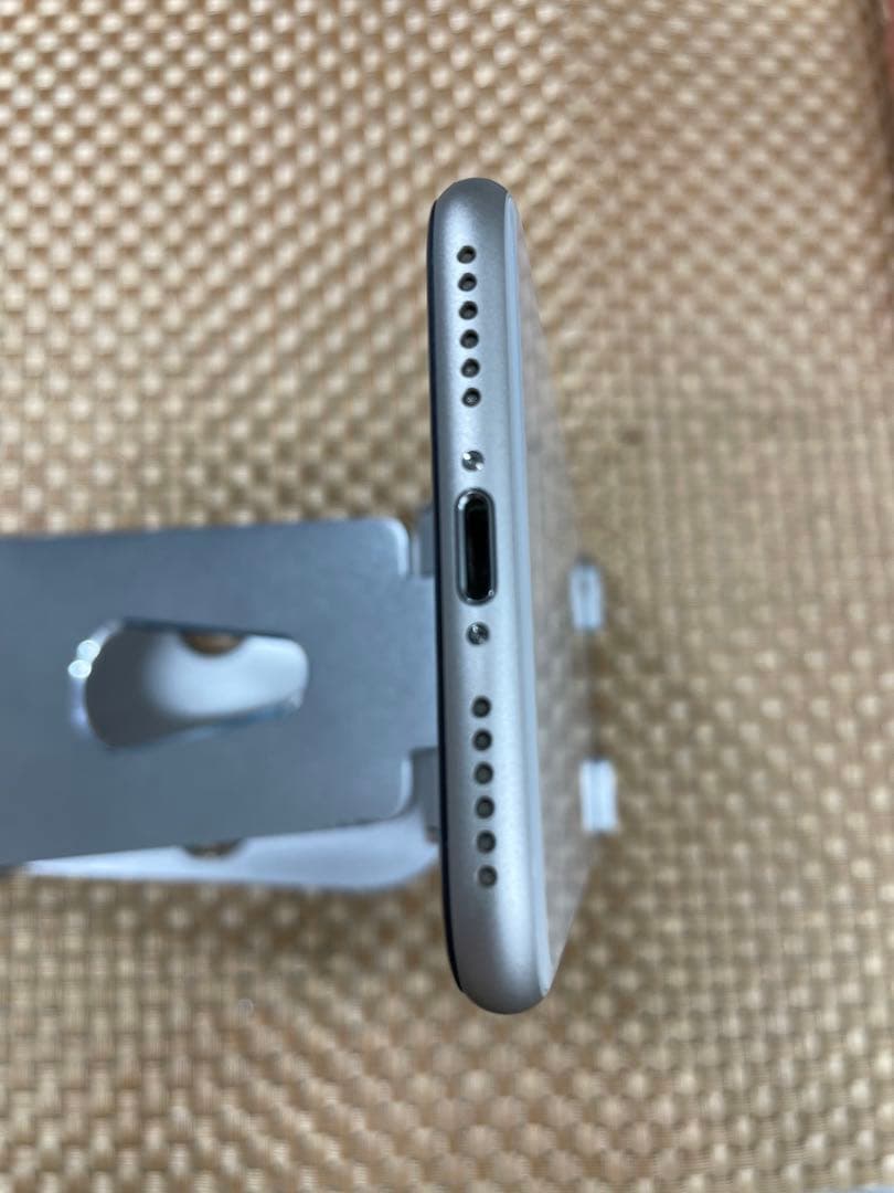 iPhone SE 第3世代 64 GB スターライトSIMフリー【2659】