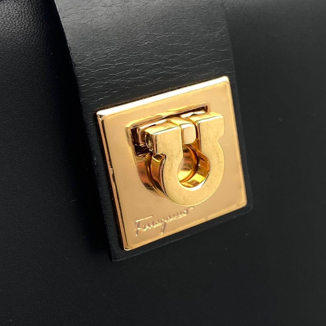 未使用級● フェラガモ 長財布 二つ折り ガンチーニ 金具 ブラック レザー