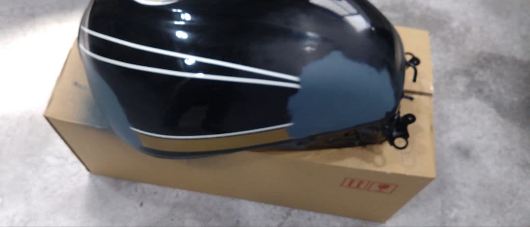 カワサキ　z900rs タンク　タイガーカラー　kawasaki