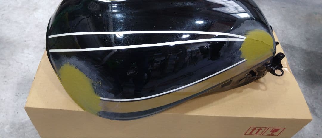 カワサキ　z900rs タンク　タイガーカラー　kawasaki