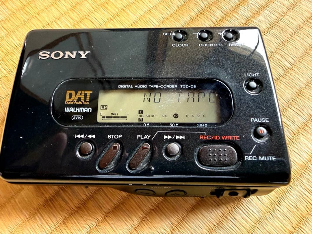 SONY TCD-D8 ポータブルDATレコーダー 動作良好・日本製【希少】