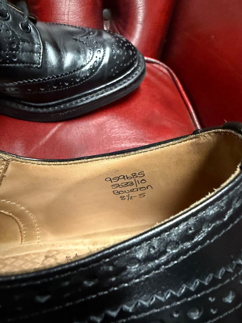 売り切りセール価格！美品✨トリカーズUK8.5