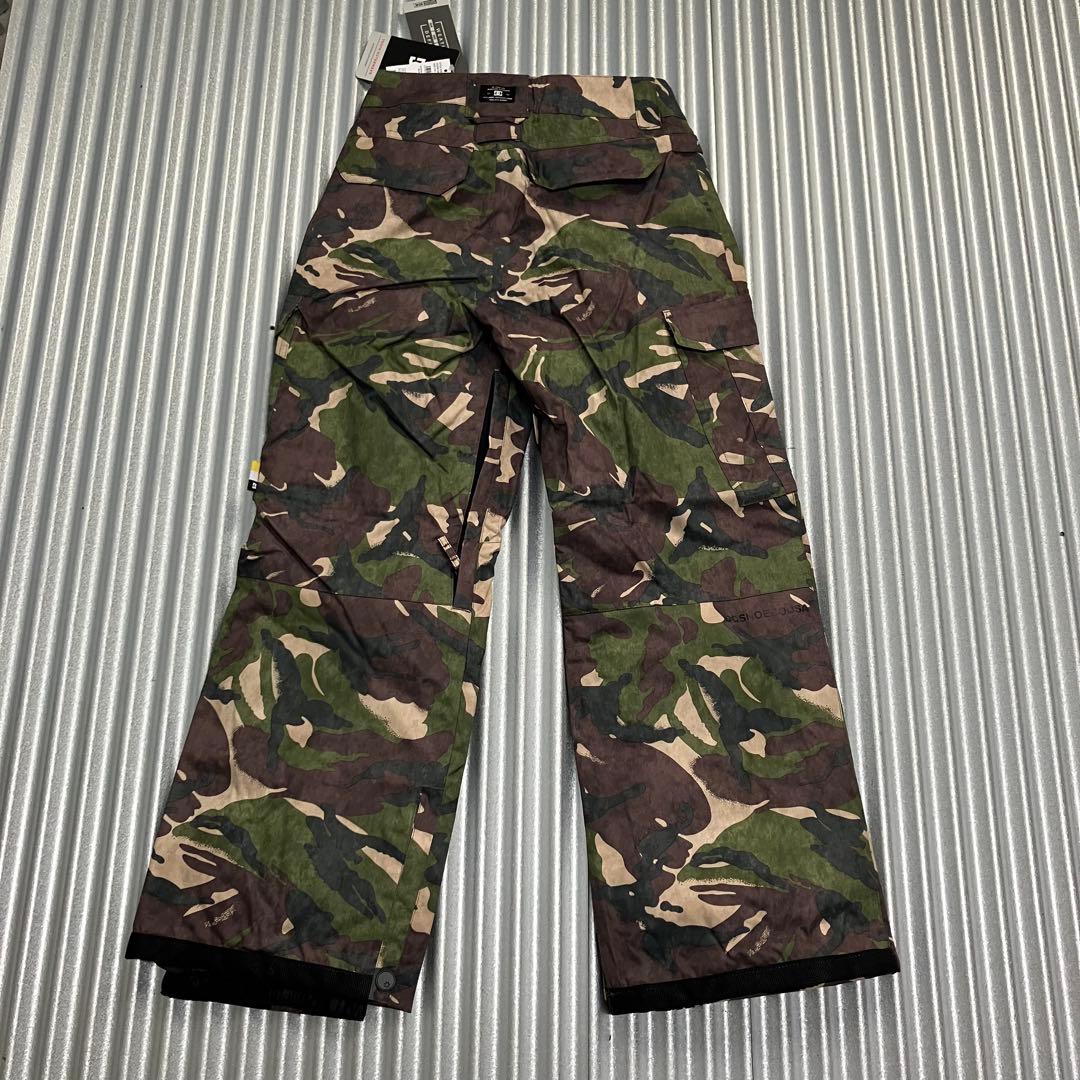 未使用　DC スノボウェア　スキーウェア　子供用　キッズ　上下　150cm