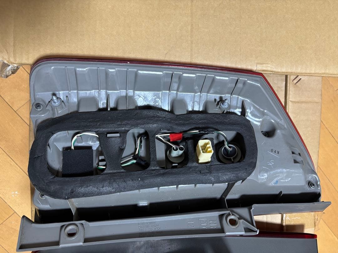 【三女の父】ZRR70 ノア　後期　テールランプ