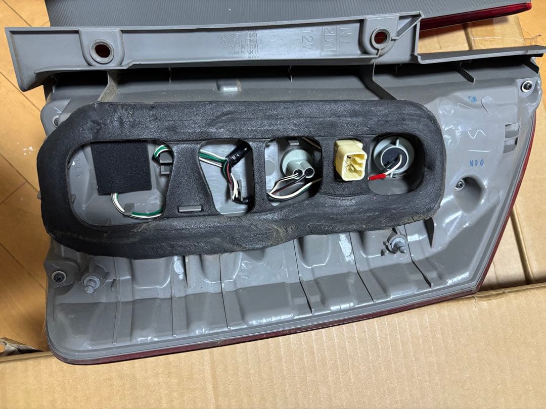 【三女の父】ZRR70 ノア　後期　テールランプ