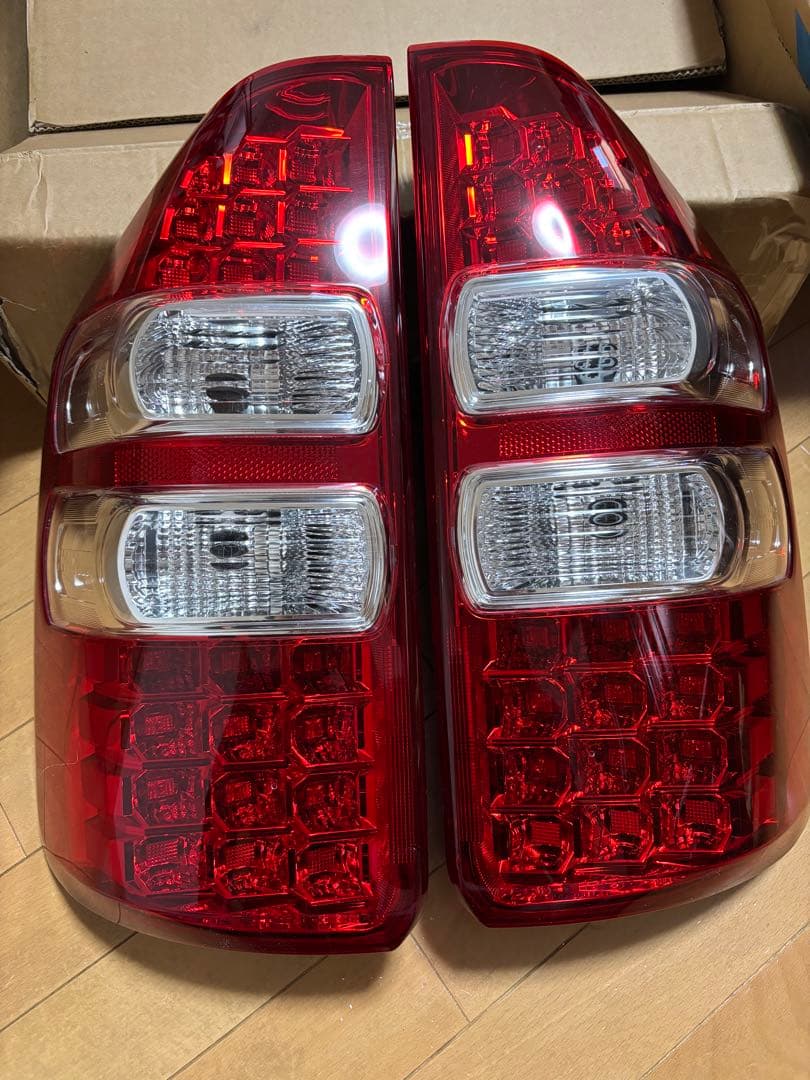 【三女の父】ZRR70 ノア　後期　テールランプ