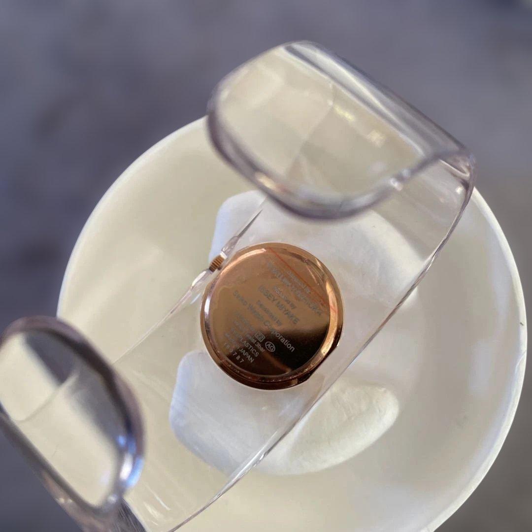 ISSEY MIYAKE オーシリーズ　腕時計　クリア　バングル