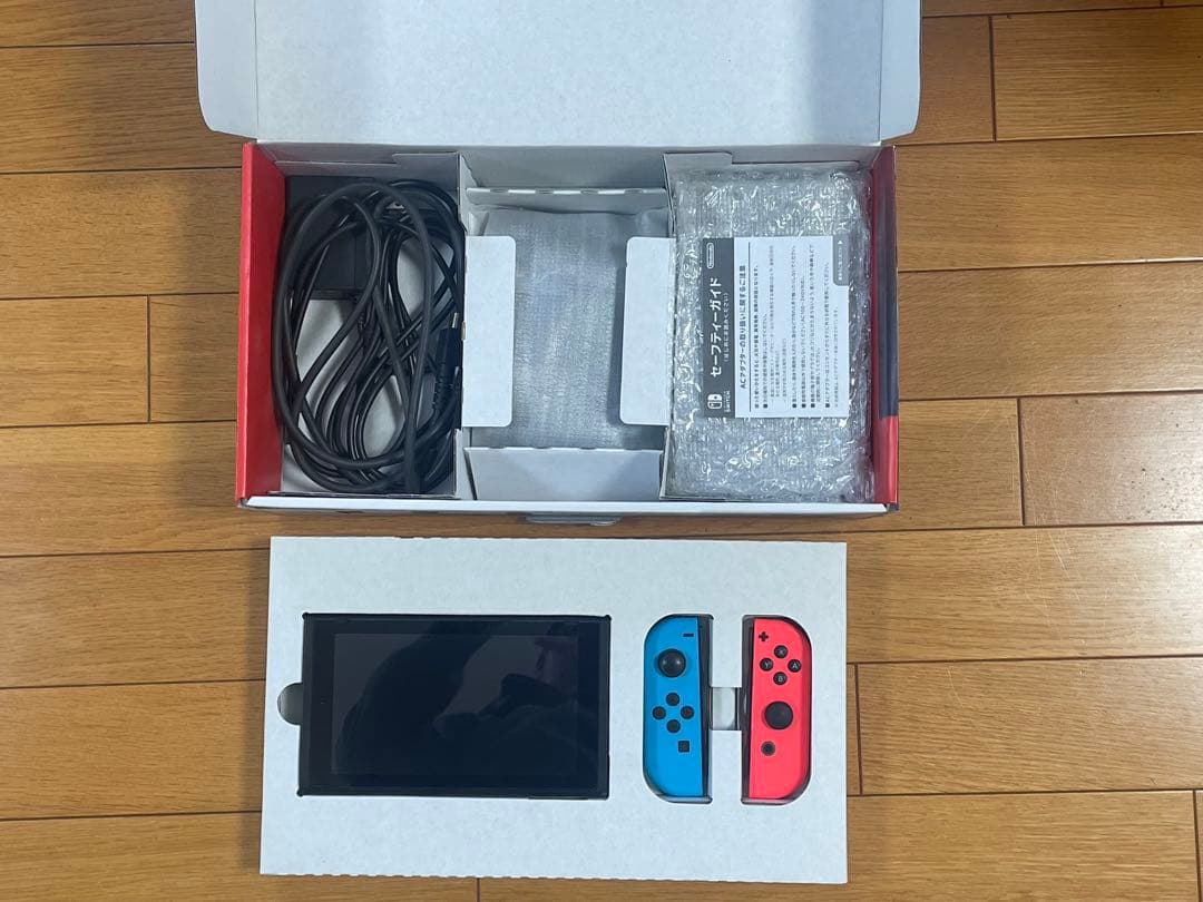 Nintendo Switch 本体セット（ネオンブルー／ネオンレッド）