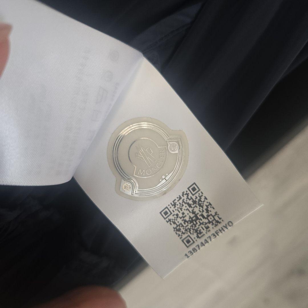 期間限定価格！MONCLER ネイビー フード付きブルゾン 1サイズ。