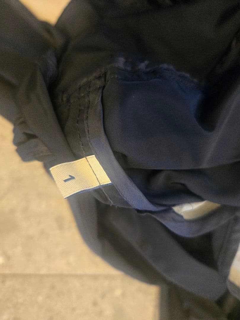 期間限定価格！MONCLER ネイビー フード付きブルゾン 1サイズ。