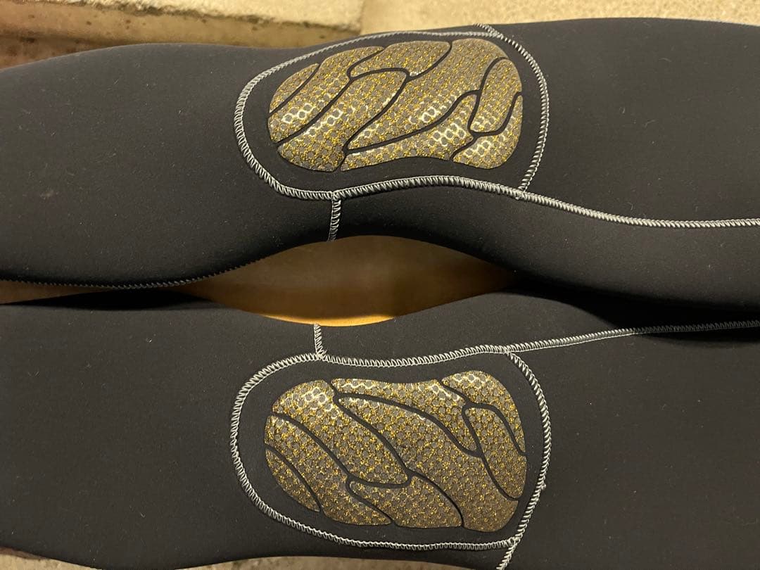 ロキシー　フルスーツ3ミリ