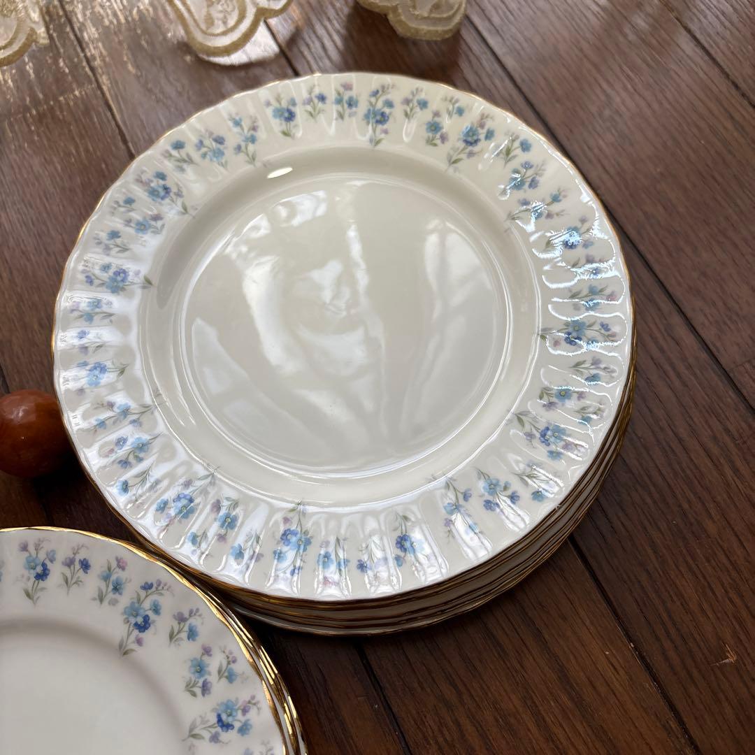 貴重ロイヤルアルバート四セット青い花柄のカップ＆ソーサー小皿中皿各四枚綺麗な状態