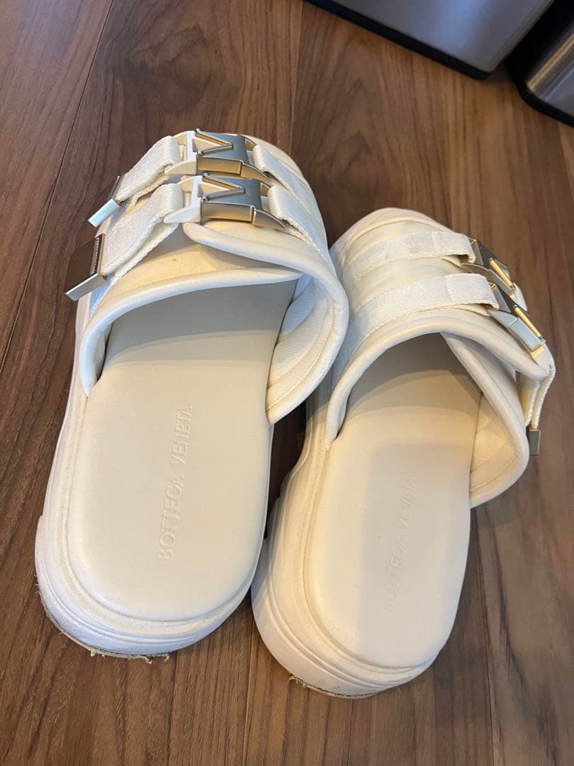 ボッテガ・ヴェネタ ホワイトサンダル