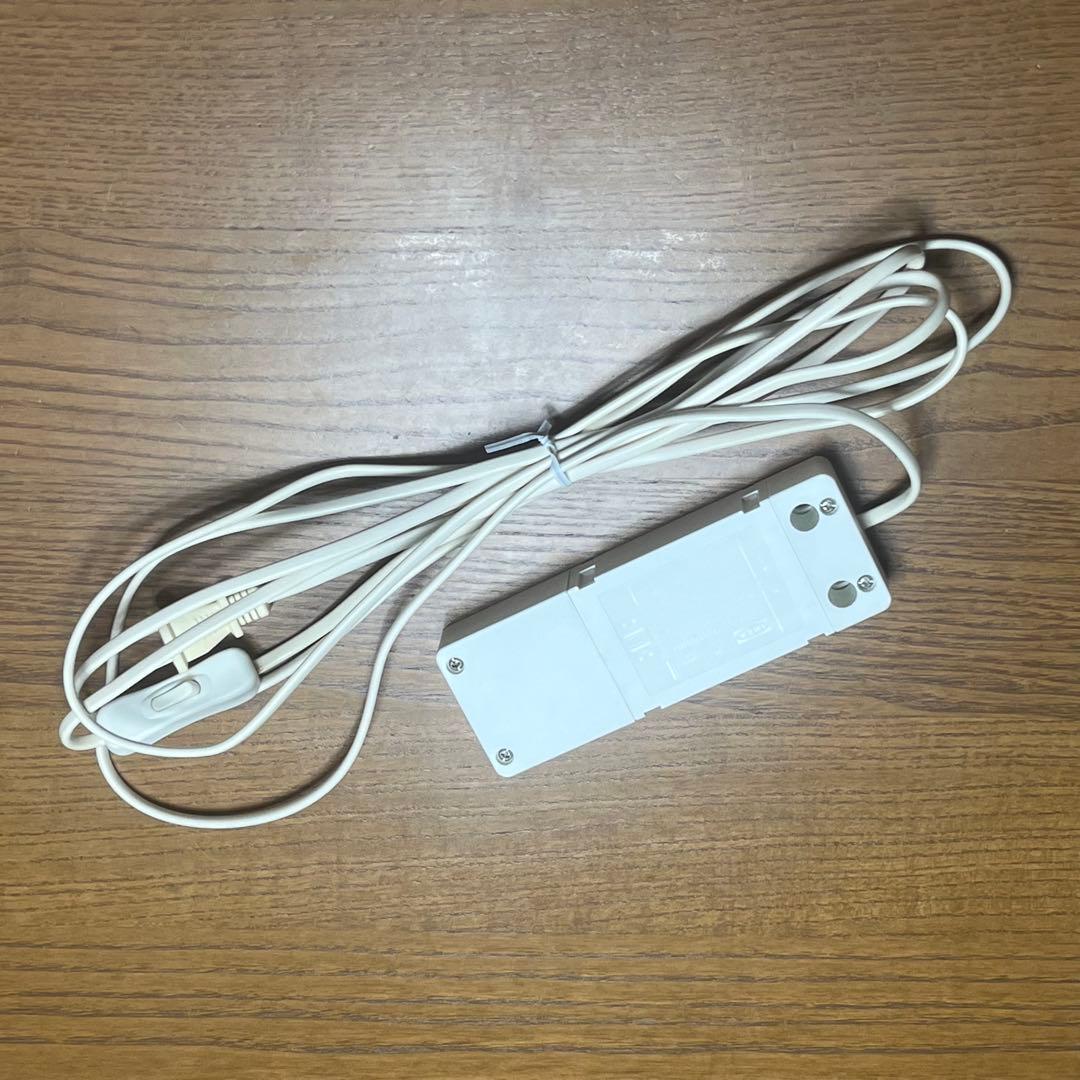 IKEA デトルフ　3連　ブラック　ガラスショーケース 純正LEDライト付き