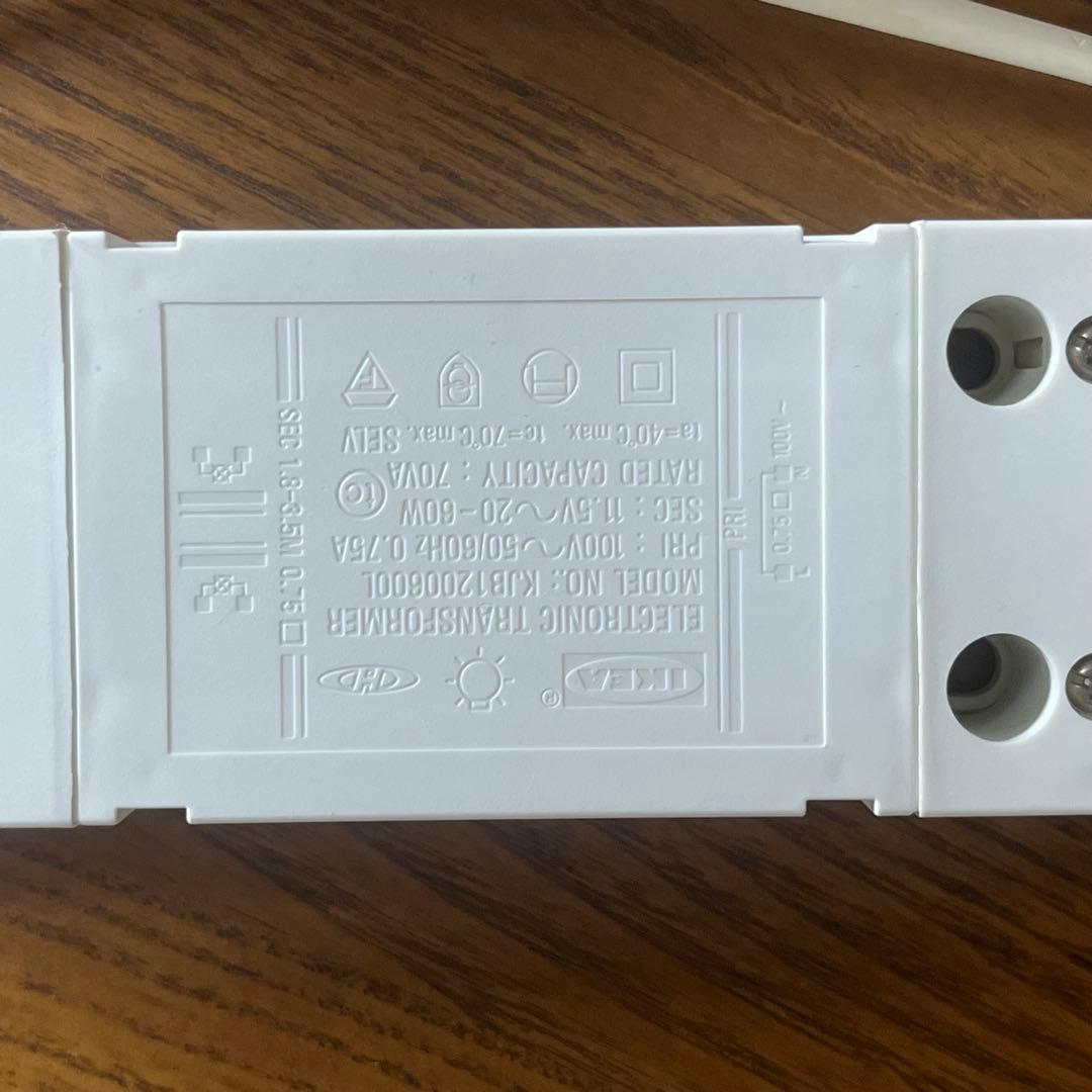 IKEA デトルフ　3連　ブラック　ガラスショーケース 純正LEDライト付き