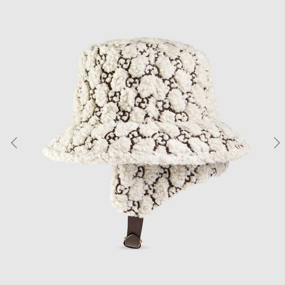 GUCCI ホワイトファーバケットハット 耳あて付き
