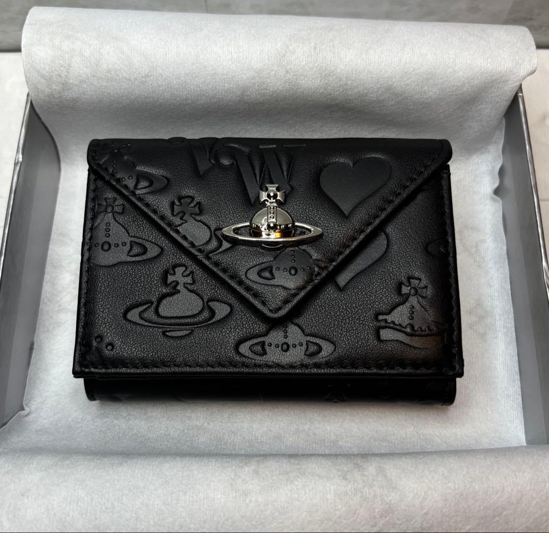 「vivian westwood上質ブラックのエンペロープスタイル三つ折り財布」