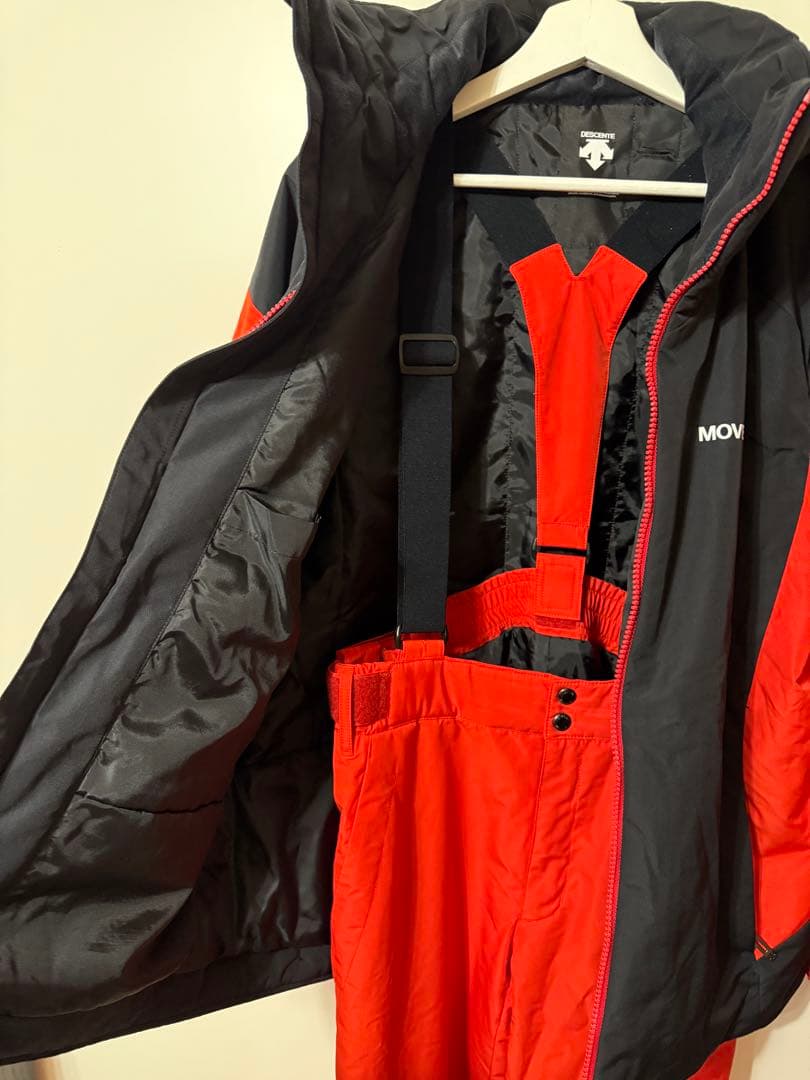 極美品　DESCENTE 2024年モデル メンズ　スキーウェア 上下セット L
