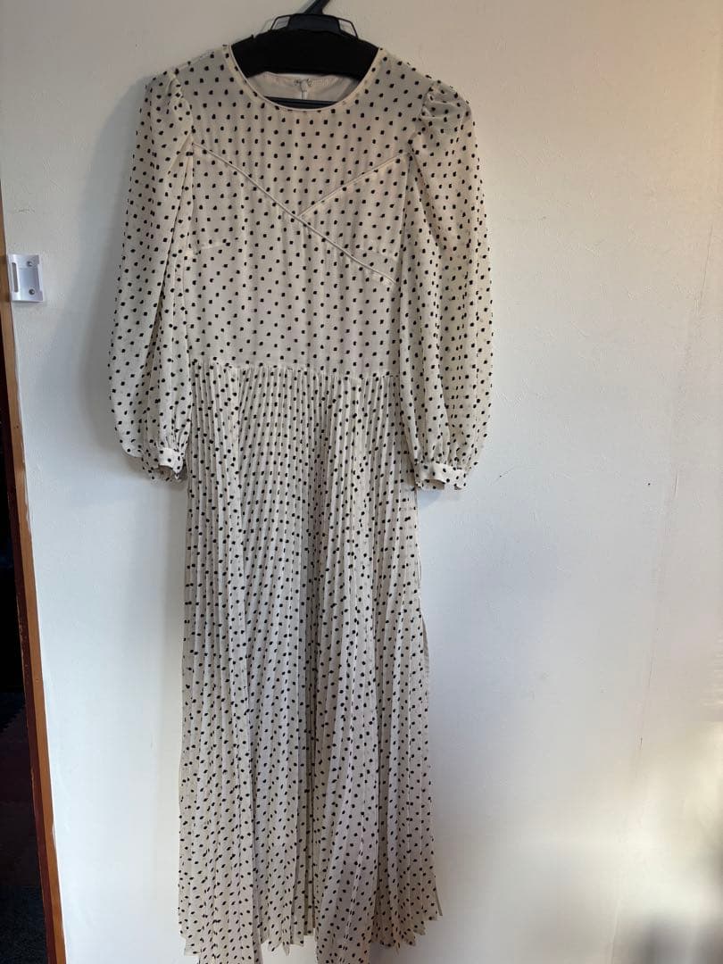 Acka ドットプリーツワンピース