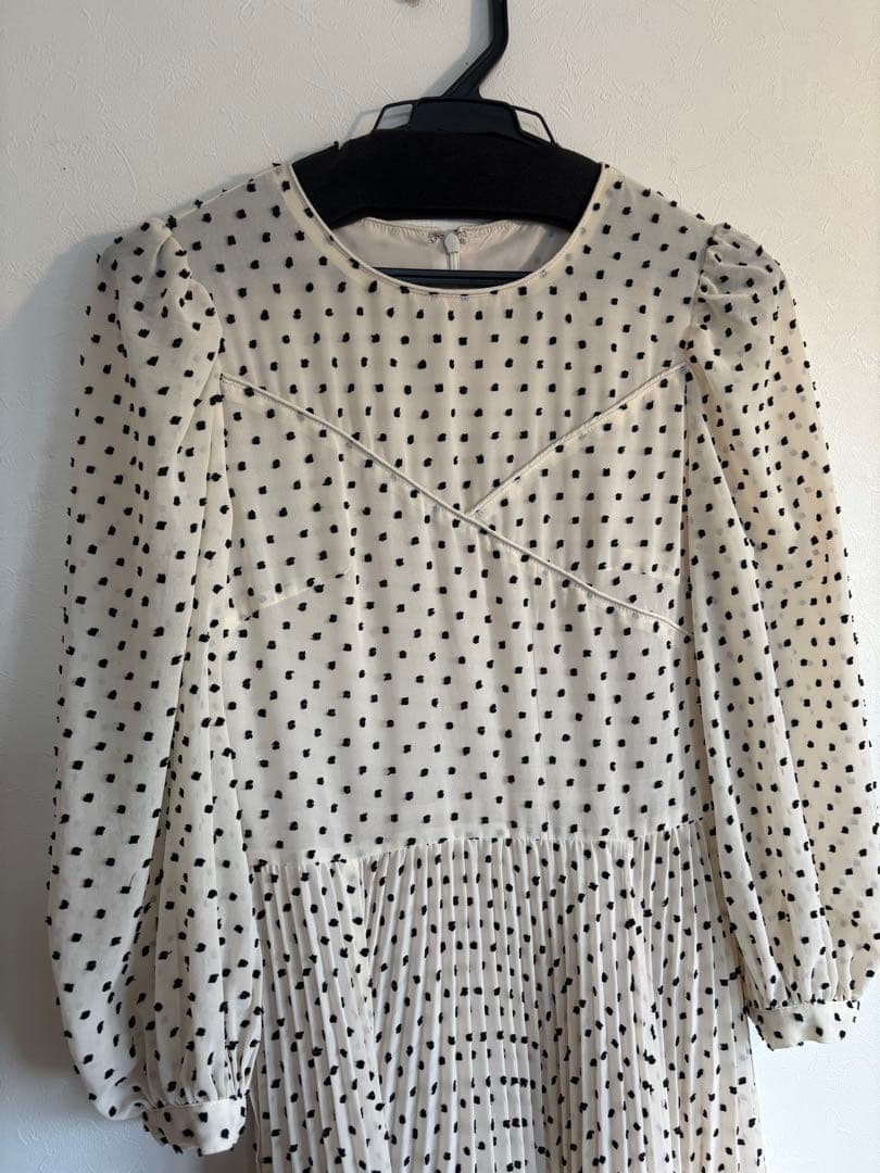 Acka ドットプリーツワンピース