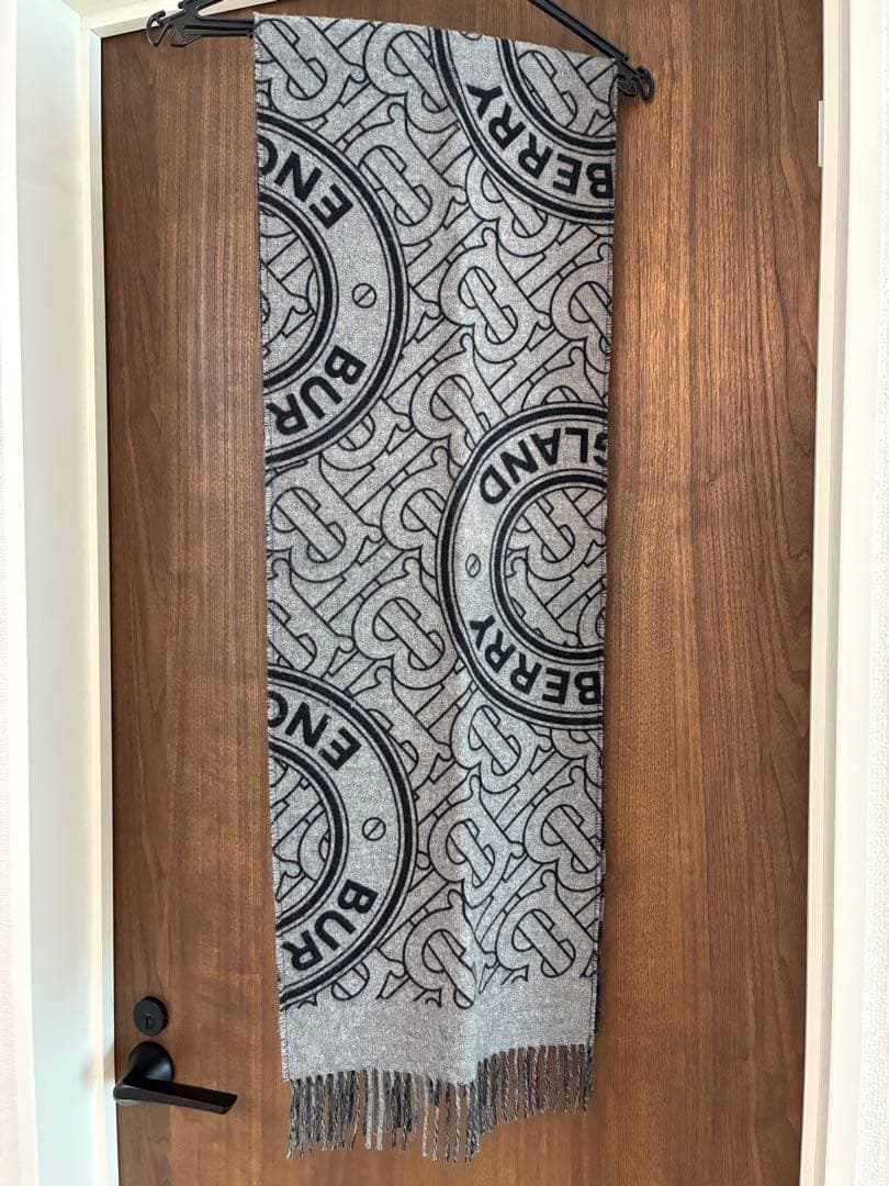 Burberry マフラー　モンタージュ