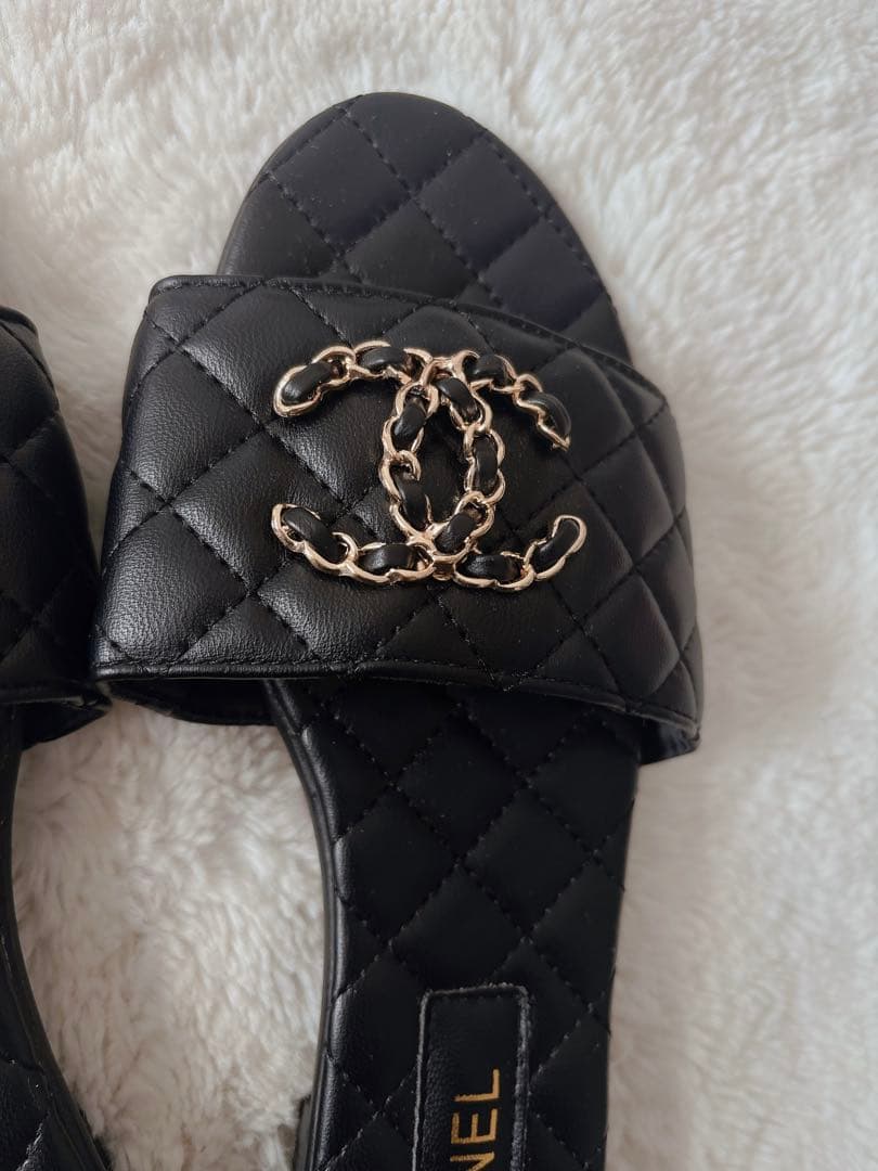 CHANEL ノベルティーブラック キルティングサンダル