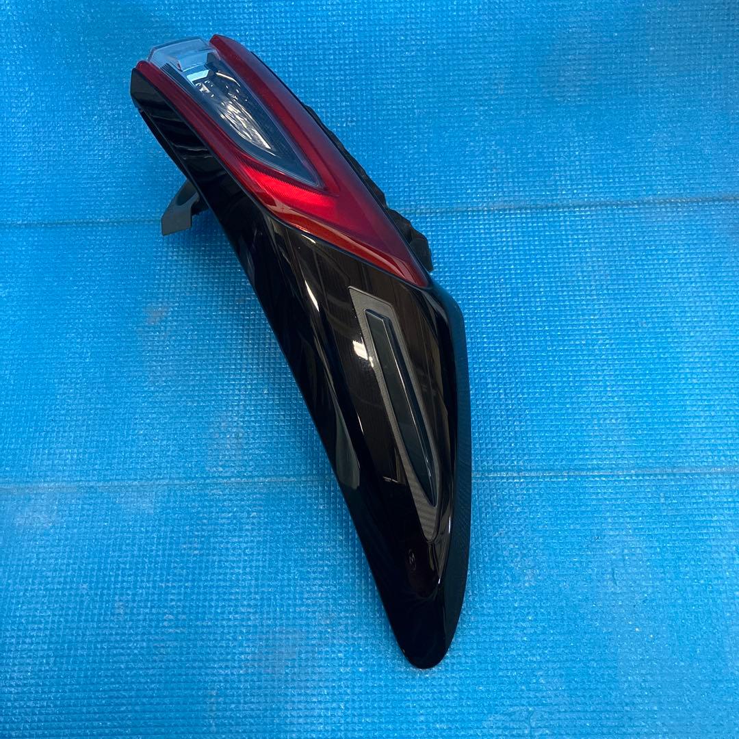 トヨタ60ハリアー左　純正　テールランプ　セット