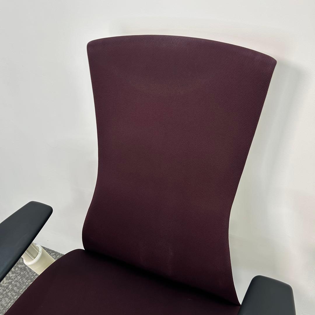 O. エンボディチェア ハーマンミラー ホワイト Embody. えんじ色