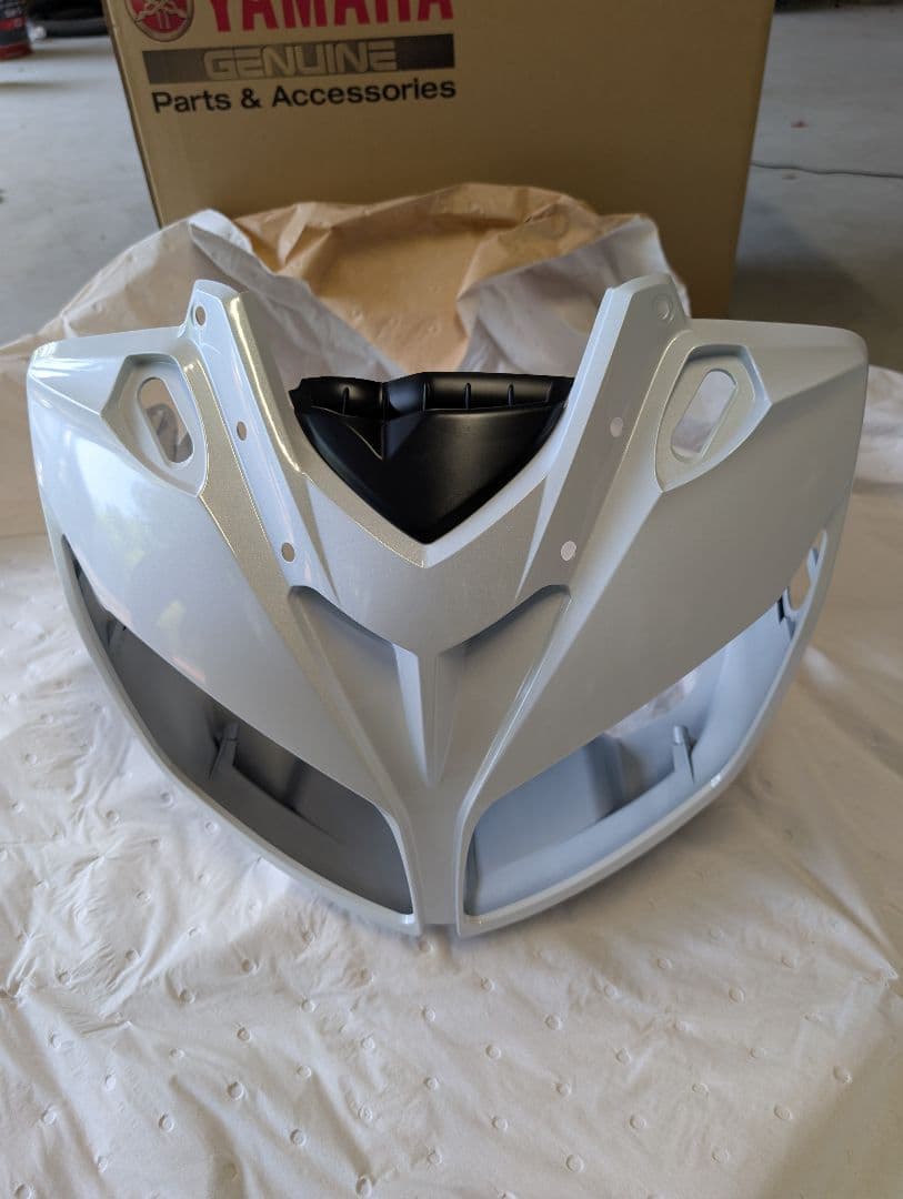 ヤマハFZ1フェザー　新品アッパーカウル