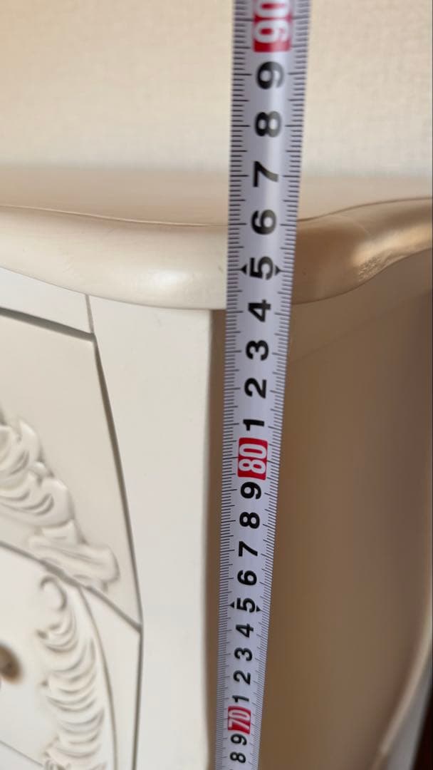 訳アリ★彫刻が素敵なヨーロッパ　アンティーク風チェスト！4段引き出しオフホワイト