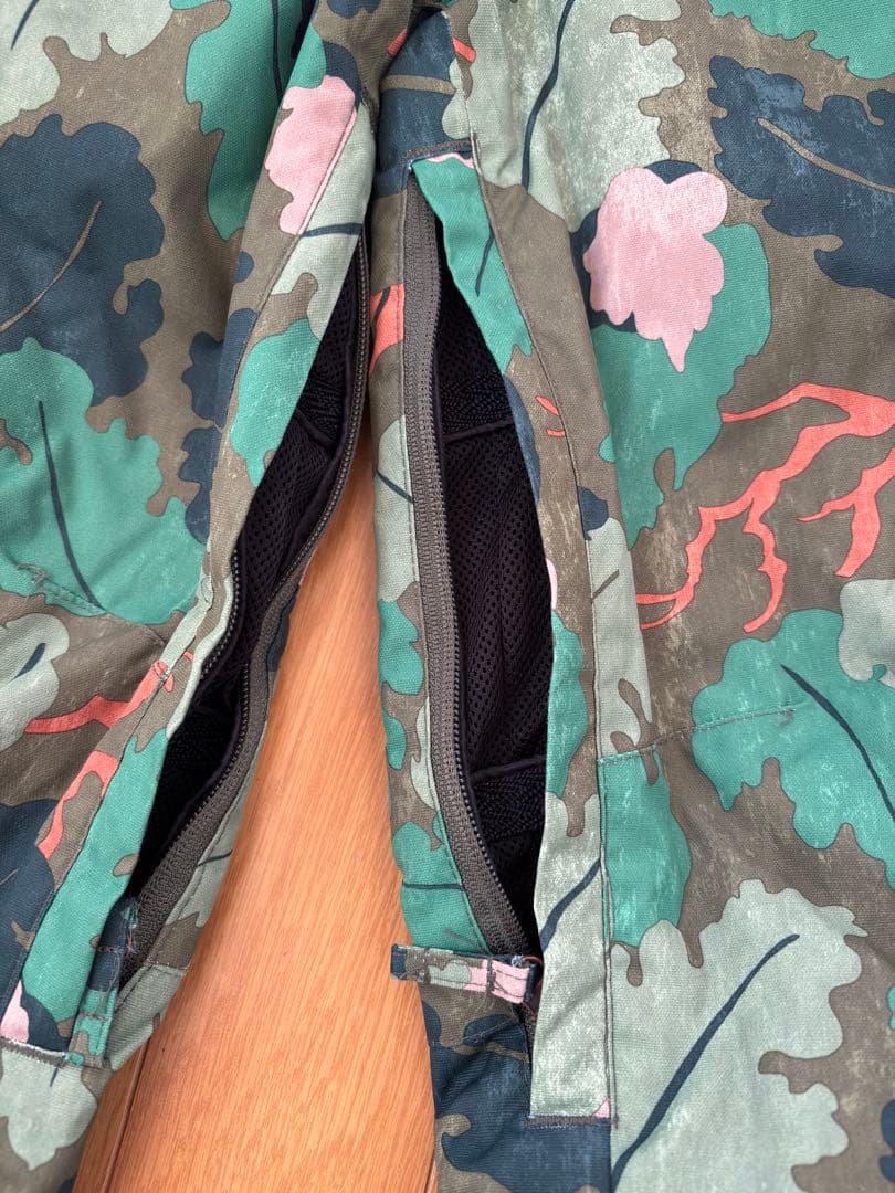 DC 迷彩柄 スノーボードウェア (子ども用)