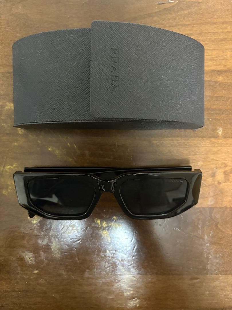 PRADA ブラックスクエア　サングラス